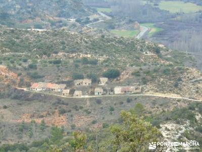 Monumento Natural Tetas de Viana - Trillo; viajes aventura; bastones trekking